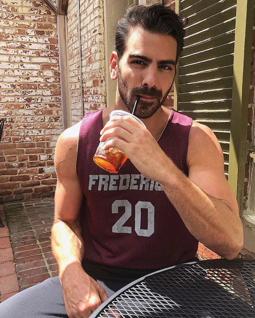 意外回春,老公nyle dimarco登上新一期的 gaytimes 封面