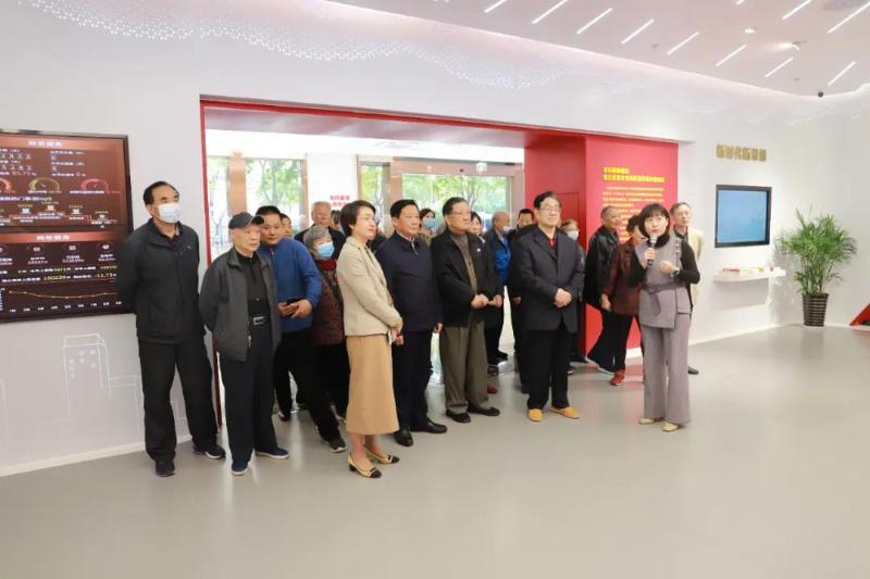 市委办离退休老同志赴庐阳参观考察，盛赞发展新貌并寄语“网上家园”